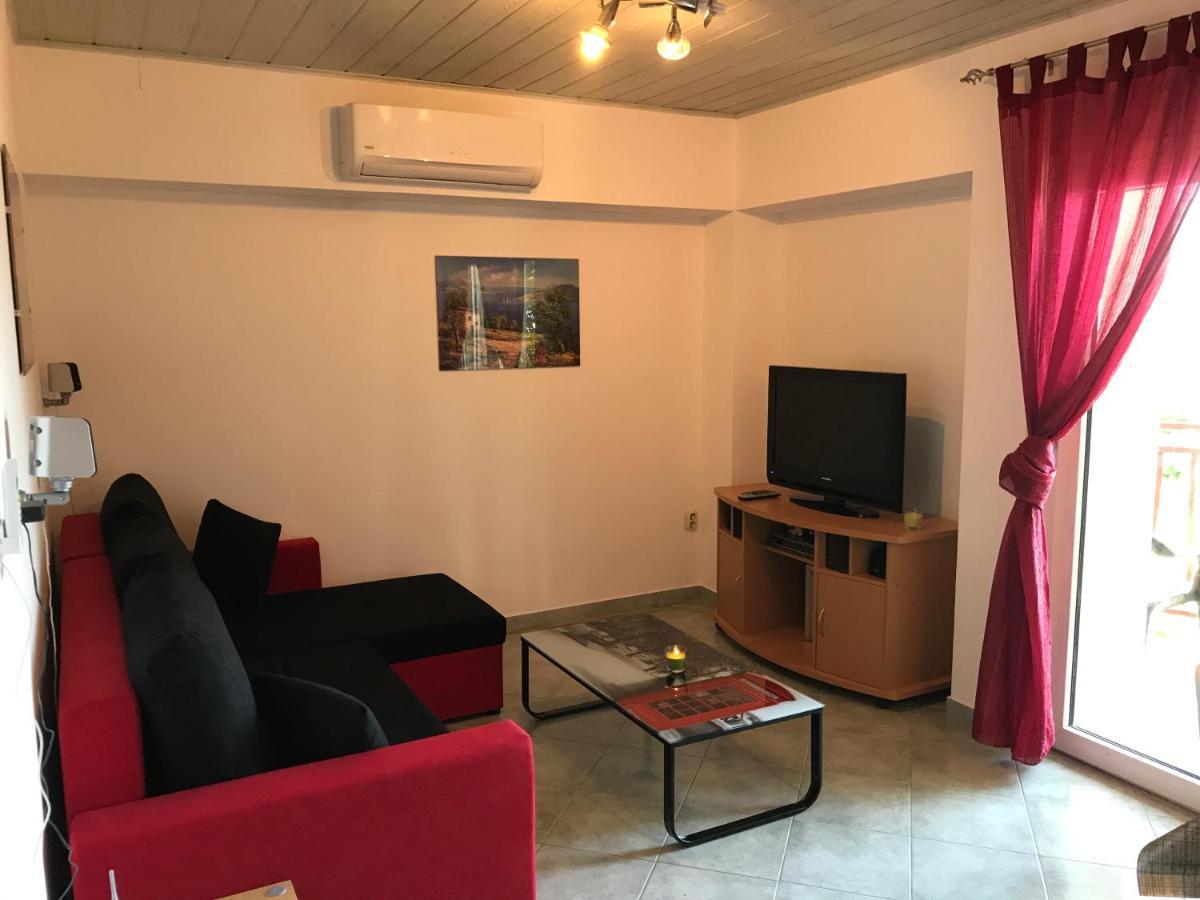 Grdelin Apartment Omis Bagian luar foto